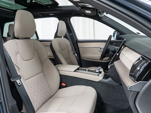 New 2026 Volvo XC90 B6 Core image 22