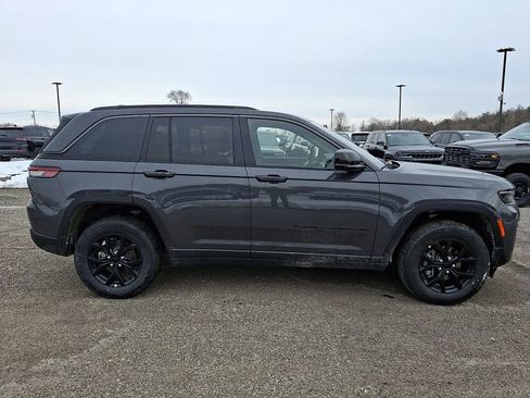 New 2026 Jeep Grand Cherokee Altitude AWD/4WD image 9