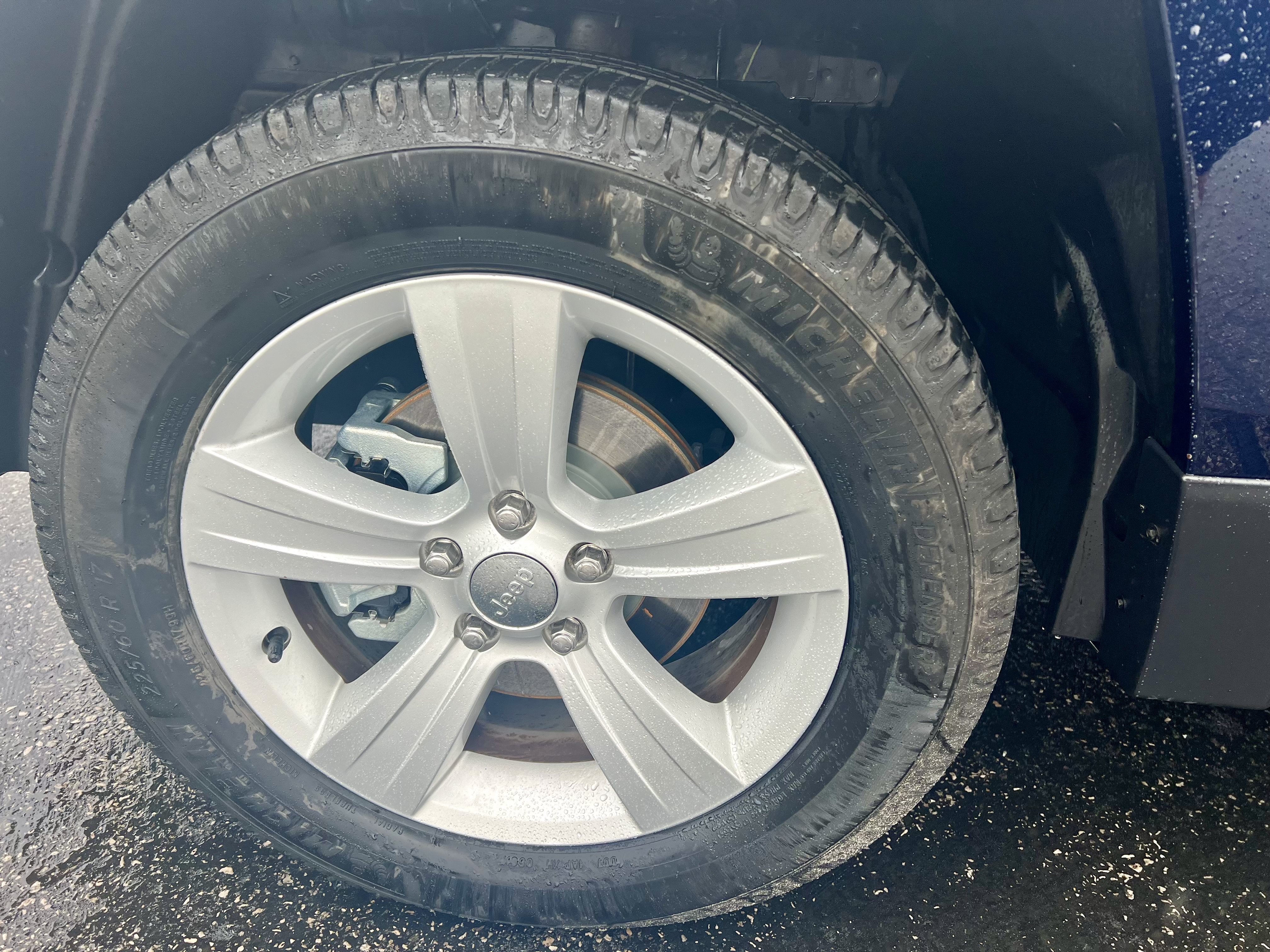 Used 2016 Jeep Patriot Latitude AWD/4WD image 10