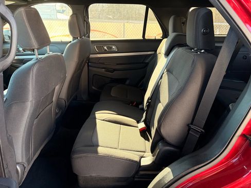 Used 2018 Ford Explorer XLT image 18