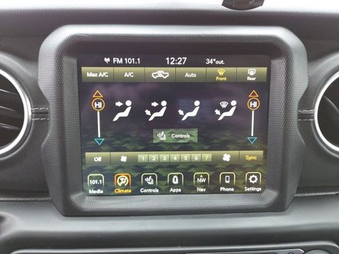 Used 2022 Jeep Gladiator Overland w/ Cold Weather Group image 9