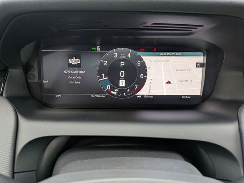 Used 2024 Land Rover Discovery Sport Dynamic SE image 11