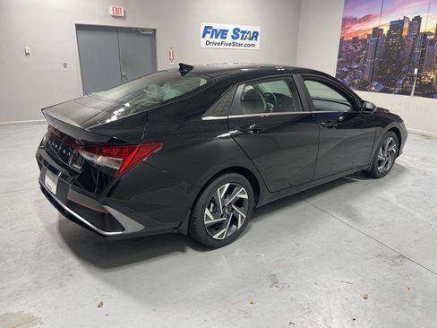 New 2026 Hyundai Elantra Limited FWD image 5