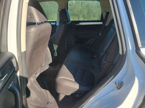 Used 2016 Volkswagen Touareg Sport image 14