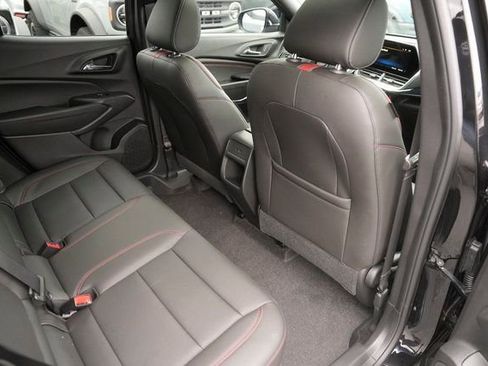 Used 2025 Chevrolet Trax RS w/ Sunroof Package image 15