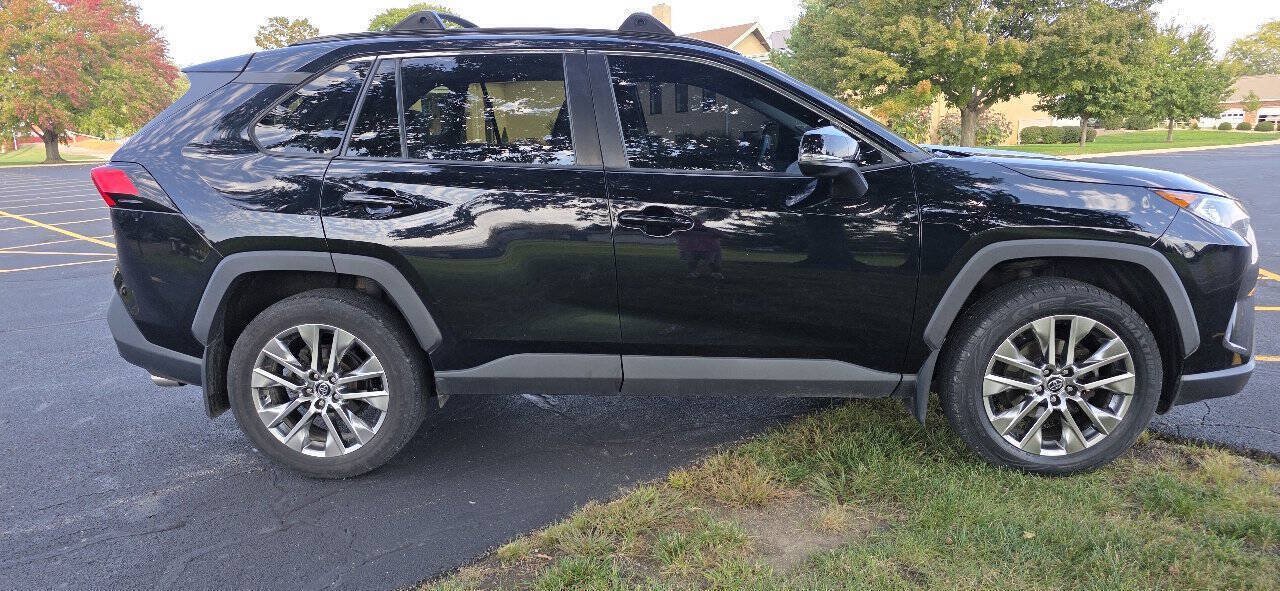 Used 2020 Toyota RAV4 XLE Premium AWD/4WD image 2