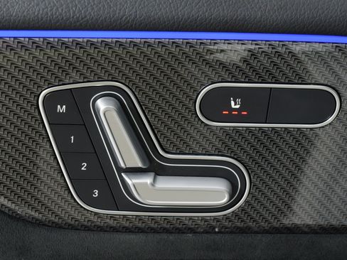 Used 2021 Mercedes-Benz GLB 250 4MATIC image 16