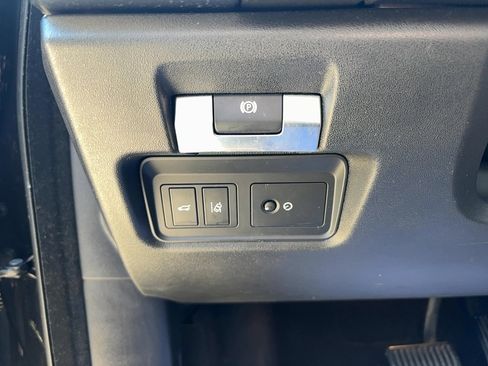 Used 2018 Jaguar E-PACE S image 27