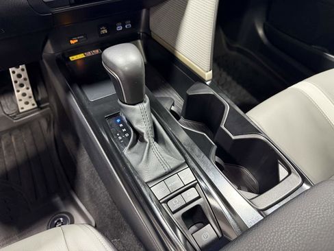 Used 2025 Toyota Camry SE image 13