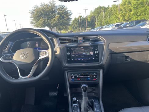Certified 2023 Volkswagen Tiguan SE w/ Panoramic Sunroof Package FWD image 26