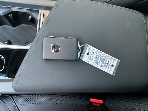 New 2026 Volvo XC60 B5 Plus w/ Protection Package Premier image 33