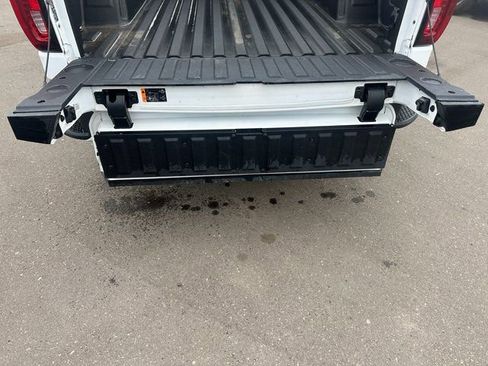 Used 2024 GMC Sierra 1500 AT4 w/ Technology Package AWD/4WD image 15