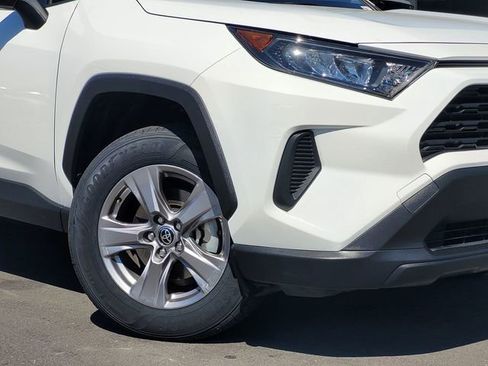 Used 2022 Toyota RAV4 LE AWD/4WD image 9
