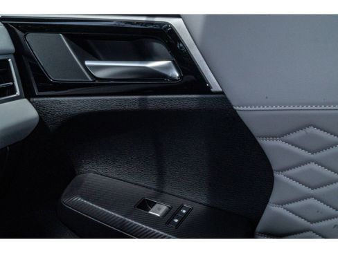 New 2025 Mitsubishi Outlander image 24