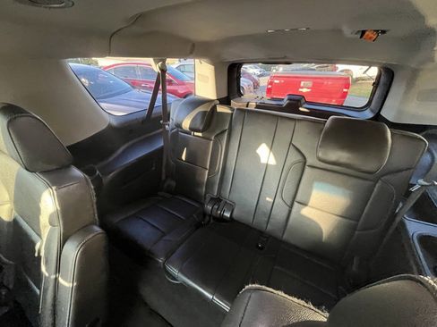 Used 2018 Chevrolet Suburban LT image 13