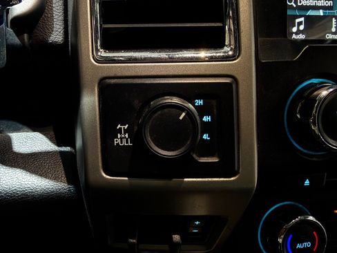 Used 2018 Ford F250 Lariat w/ Chrome Package image 32