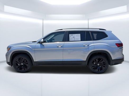 Certified 2023 Volkswagen Atlas SE w/ Black Wheel Package FWD image 2