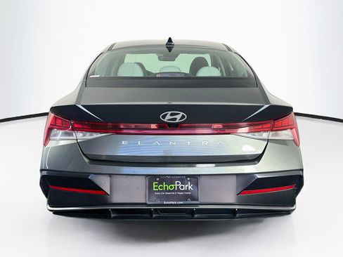 Used 2025 Hyundai Elantra Limited FWD image 7