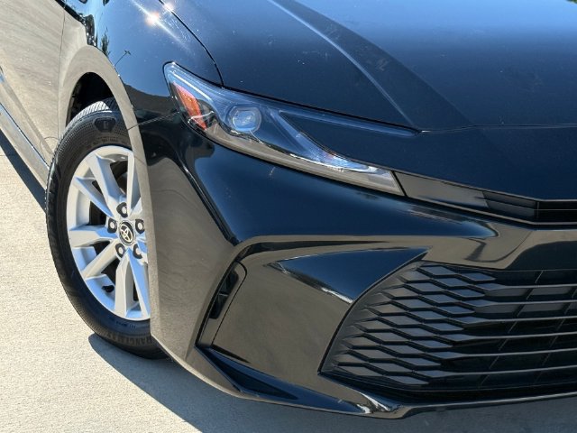 Used 2025 Toyota Camry LE FWD image 5