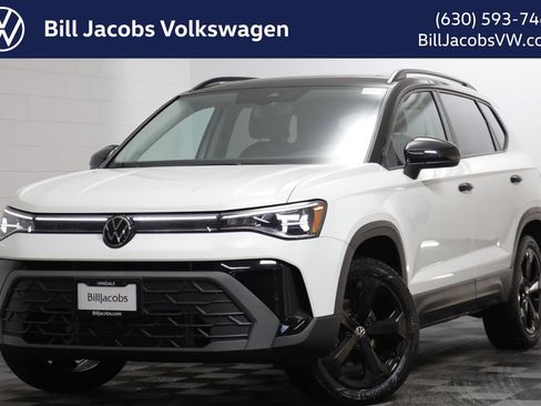 Used 2025 Volkswagen Taos SE image 1