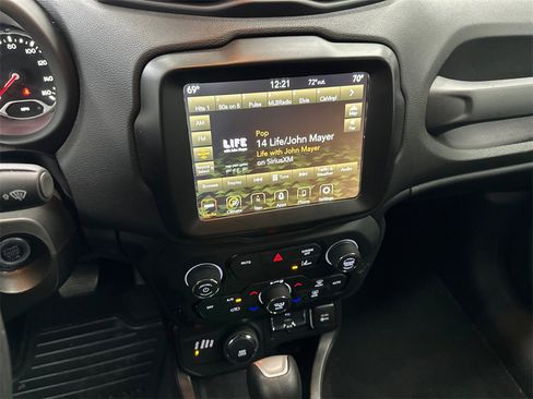 Used 2023 Jeep Renegade Latitude image 27