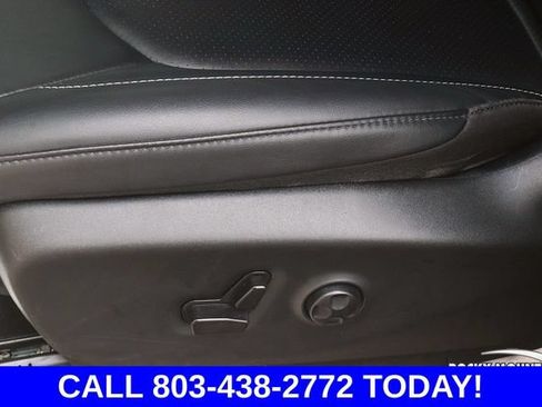 Used 2024 Chrysler Pacifica Touring-L FWD image 18