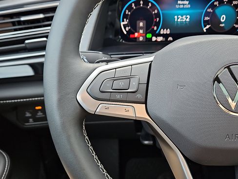 New 2026 Volkswagen Atlas Cross Sport SE image 18