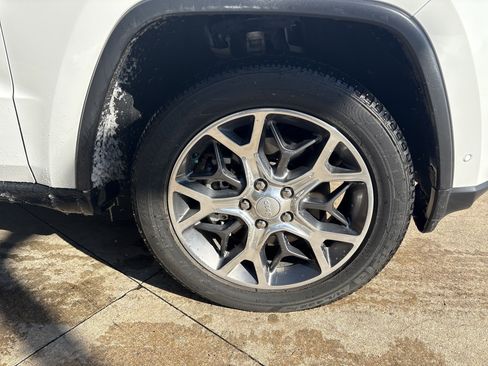 Used 2022 Jeep Grand Cherokee Limited w/ Tech Group image 13