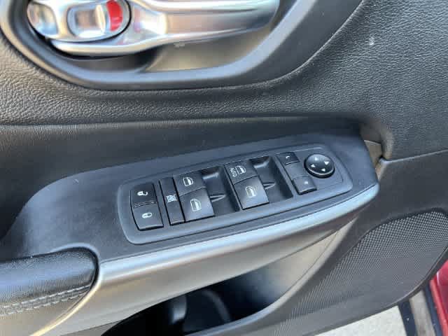 Used 2020 Jeep Cherokee Latitude FWD image 31