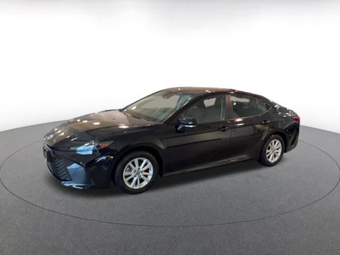 Used 2025 Toyota Camry LE image 8