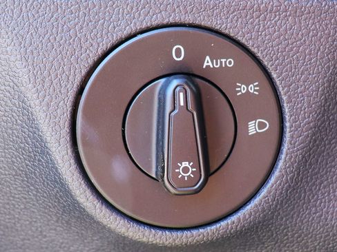 Used 2019 Volkswagen Jetta SE image 41