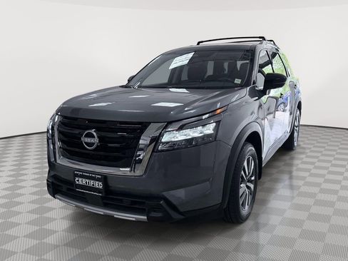 Used 2025 Nissan Pathfinder SL AWD/4WD image 7