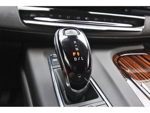 Used 2024 Cadillac Escalade ESV Luxury RWD image 25