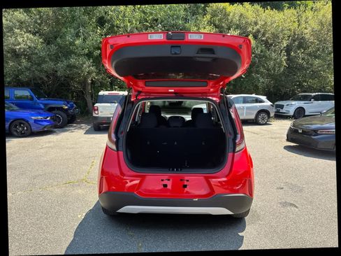 Used 2023 Kia Soul LX w/ LX Technology Package image 39