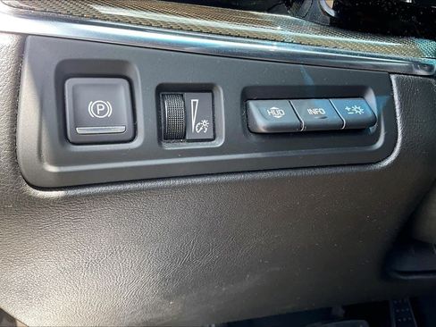 Used 2018 Cadillac XT5 Platinum AWD/4WD image 35