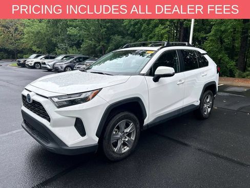 Used 2022 Toyota RAV4 XLE w/ Convenience Package AWD/4WD image 8