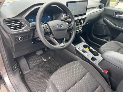 Used 2023 Ford Escape Active w/ Tech Pack #2 AWD/4WD image 5