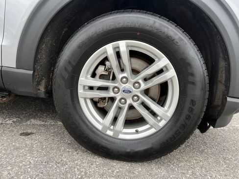 Used 2023 Ford Explorer XLT image 13