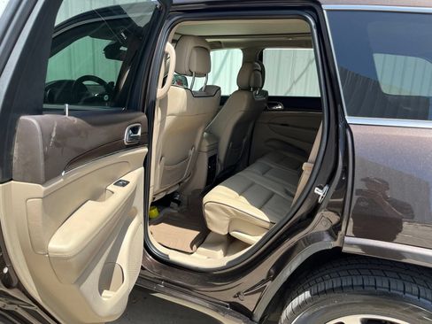 Used 2017 Jeep Grand Cherokee Overland RWD image 12