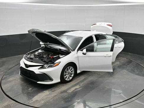 Used 2024 Toyota Camry LE image 40