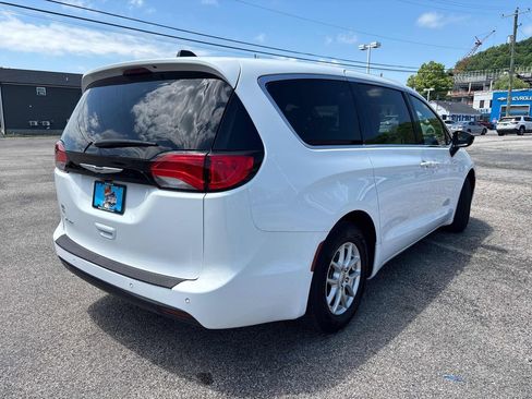 Used 2025 Chrysler Voyager LX FWD image 5