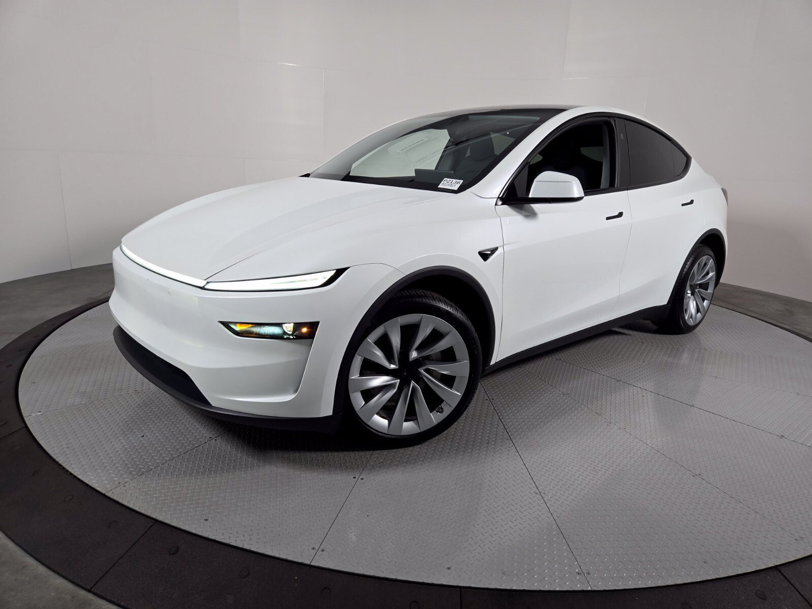 Used 2026 Tesla Model Y Long Range RWD image 1