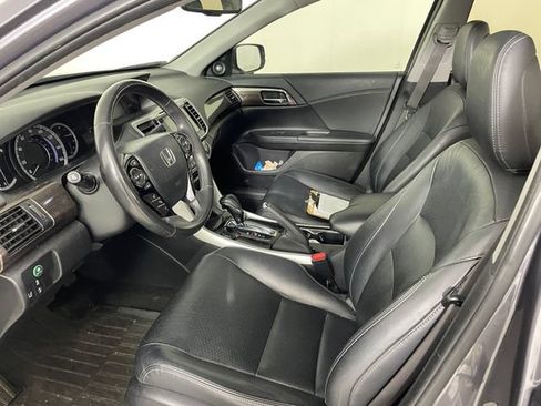 Used 2017 Honda Accord EX-L image 2