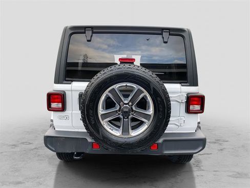 Used 2018 Jeep Wrangler Unlimited Sahara image 4