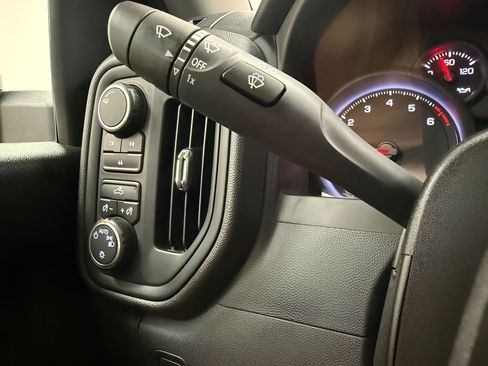 Used 2022 Chevrolet Silverado 2500 Custom w/ Custom Convenience Package AWD/4WD image 19