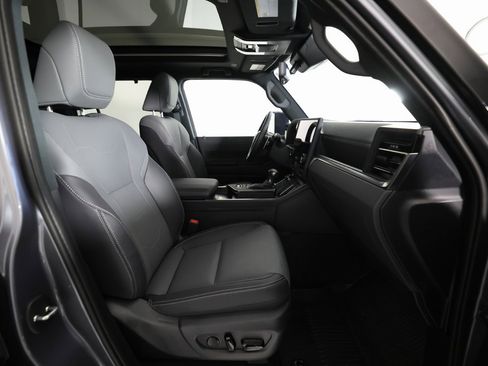 Used 2025 Lexus GX 550 image 10