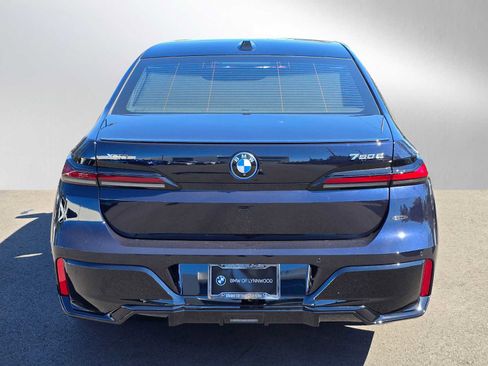 Used 2025 BMW 750e xDrive w/ Executive Package AWD/4WD image 5
