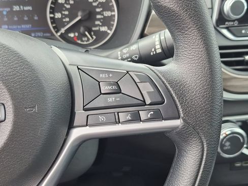 Used 2025 Nissan Altima 2.5 SV AWD/4WD image 22
