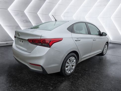 Used 2021 Hyundai Accent SE FWD image 3