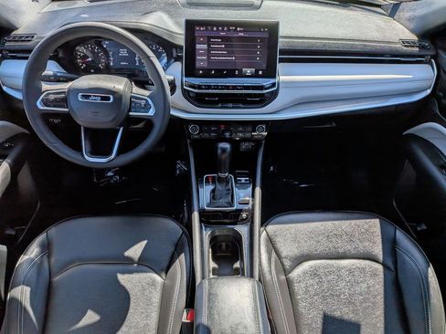 Used 2025 Jeep Compass Limited image 24